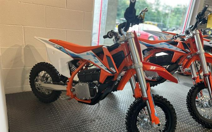 2023 KTM SX-E 3 First Look [Just In Time For Christmas]