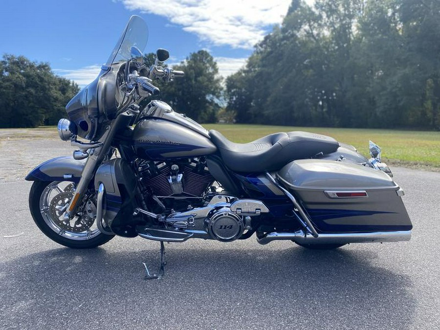 2017 Harley-Davidson® FLHTKSE - CVO™ Limited