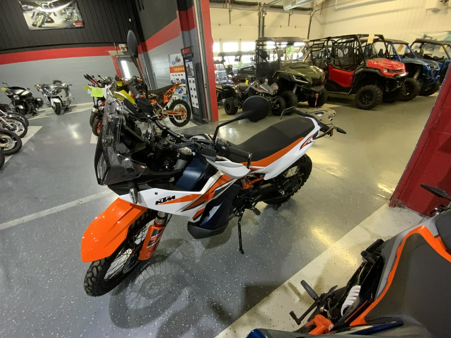 2024 KTM Adventure 890 R