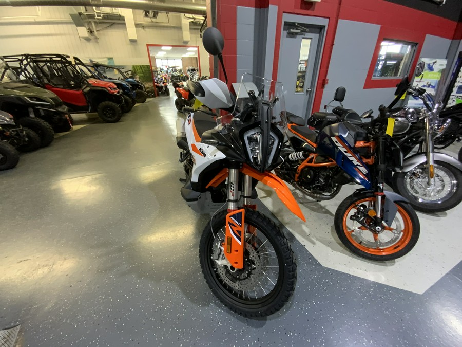 2024 KTM Adventure 890 R