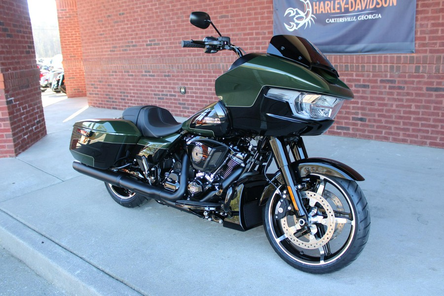 2026 Harley-Davidson® Road Glide® Olive Steel Metallic/Vivid Black Black Two-Up