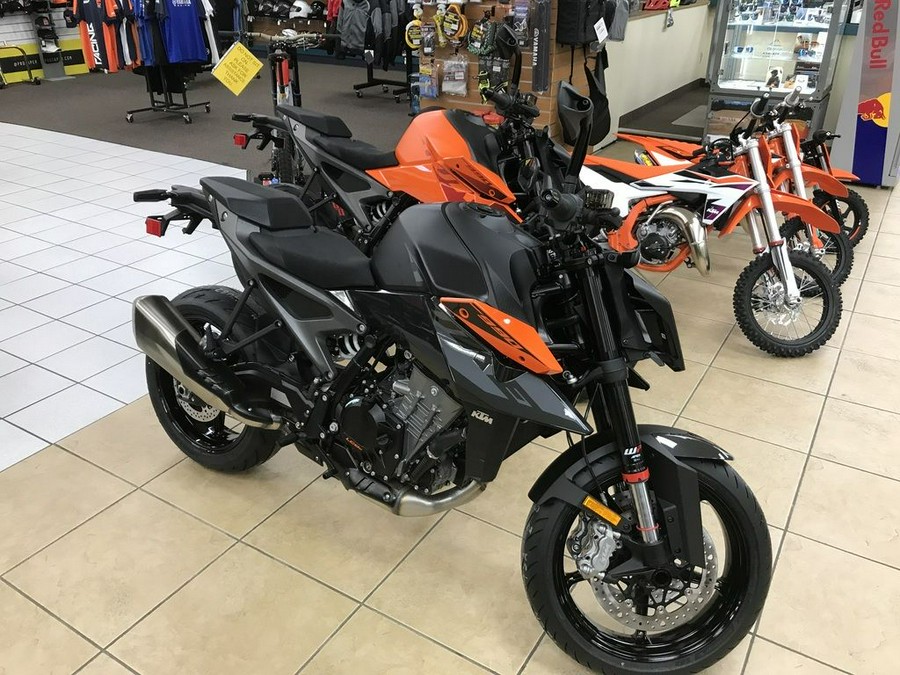 2024 KTM 990 Duke