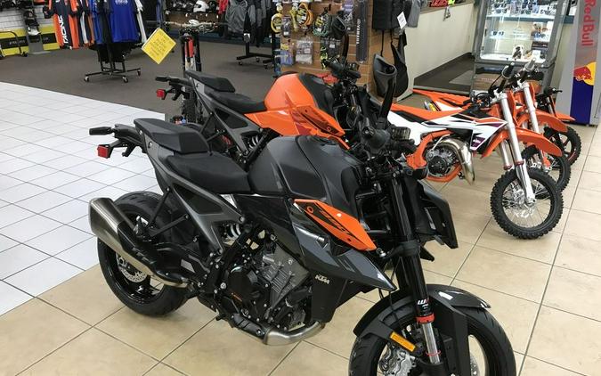 2024 KTM 990 Duke