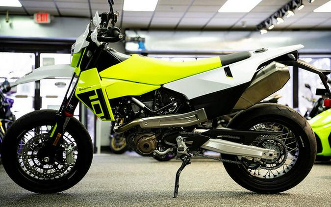 2026 Husqvarna Supermoto 701
