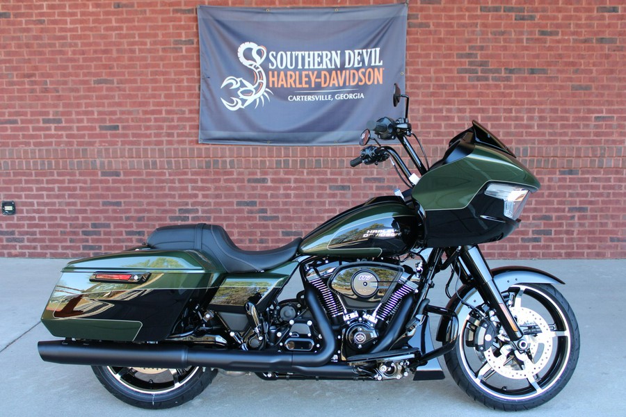 2026 Harley-Davidson® Road Glide® Olive Steel Metallic/Vivid Black Black Two-Up
