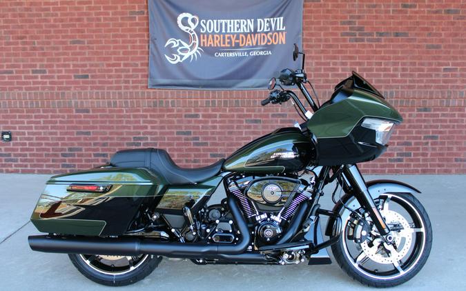 2026 Harley-Davidson® Road Glide® Olive Steel Metallic/Vivid Black Black Two-Up