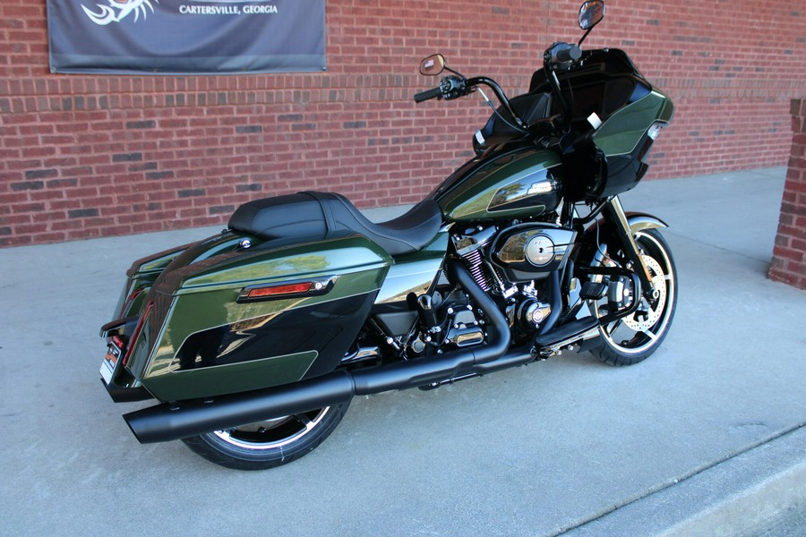 2026 Harley-Davidson® Road Glide® Olive Steel Metallic/Vivid Black Black Two-Up