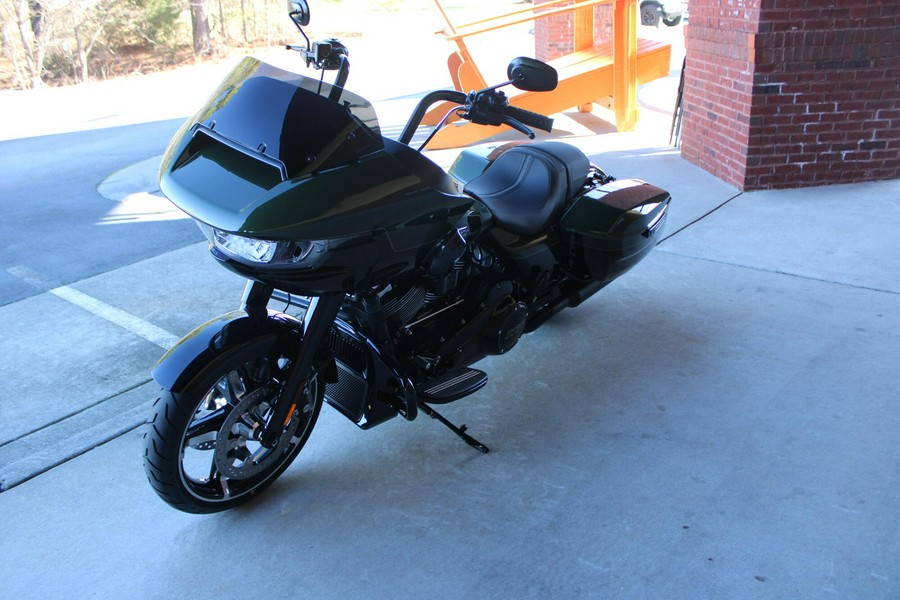 2026 Harley-Davidson® Road Glide® Olive Steel Metallic/Vivid Black Black Two-Up