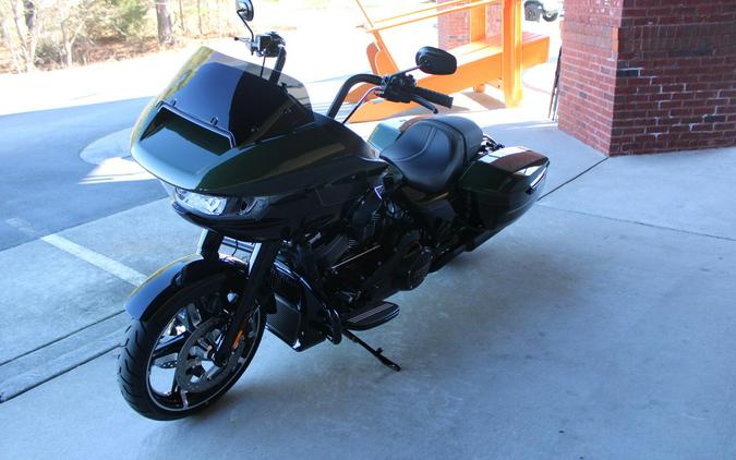 2026 Harley-Davidson® Road Glide® Olive Steel Metallic/Vivid Black Black Two-Up