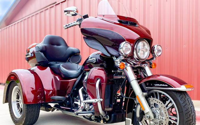 2014 Harley-Davidson® Tri Glide® Ultra FLHTCUTG