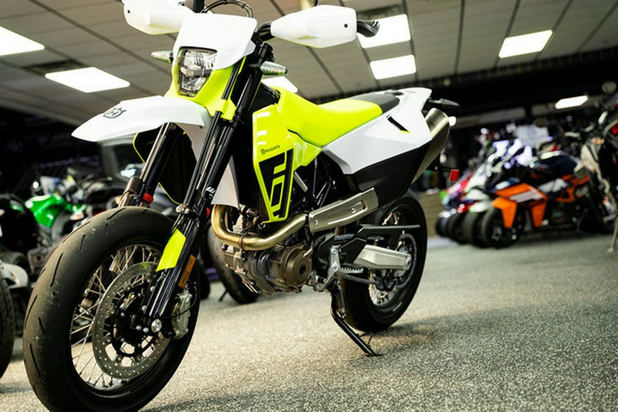 2026 Husqvarna Supermoto 701