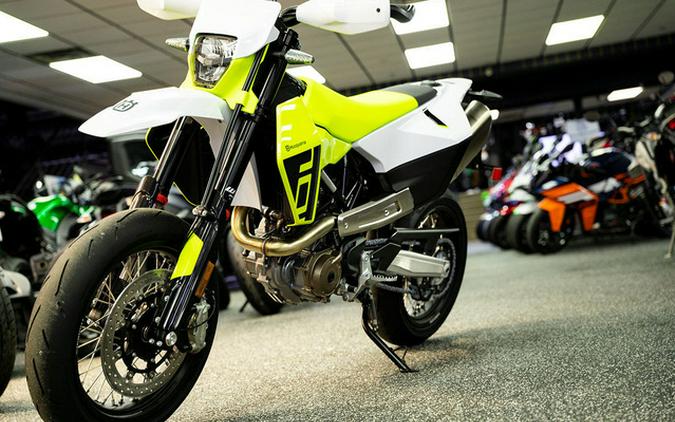 2026 Husqvarna Supermoto 701