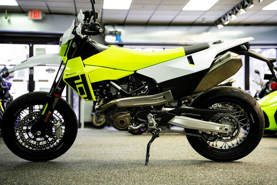 2026 Husqvarna Supermoto 701