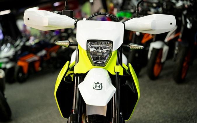 2026 Husqvarna Supermoto 701