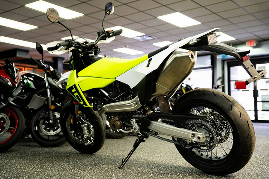 2026 Husqvarna Supermoto 701