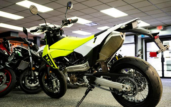 2026 Husqvarna Supermoto 701