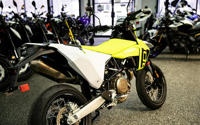 2026 Husqvarna Supermoto 701