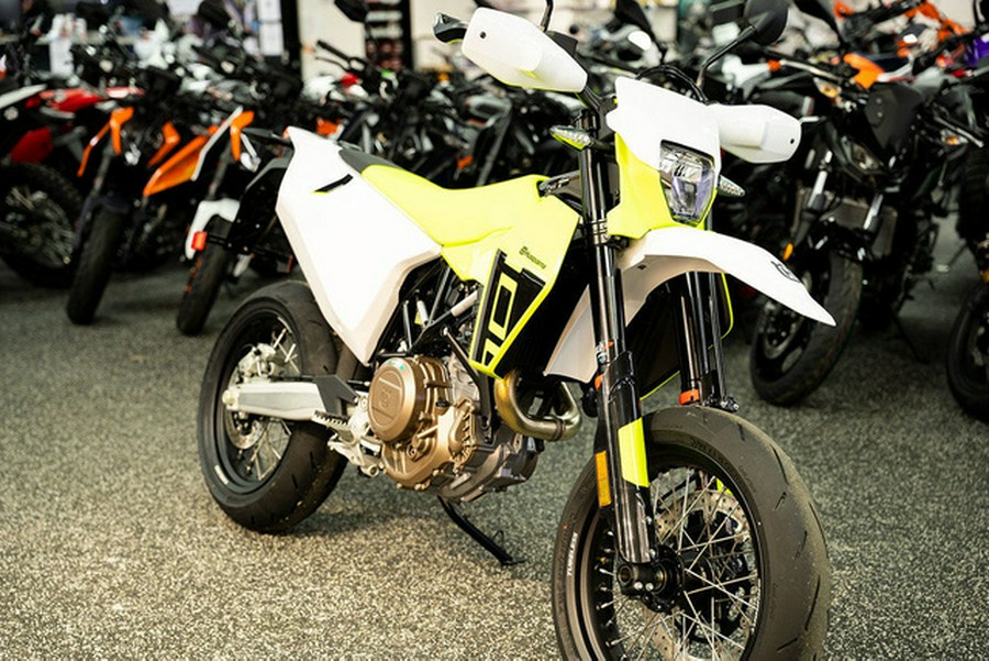 2026 Husqvarna Supermoto 701