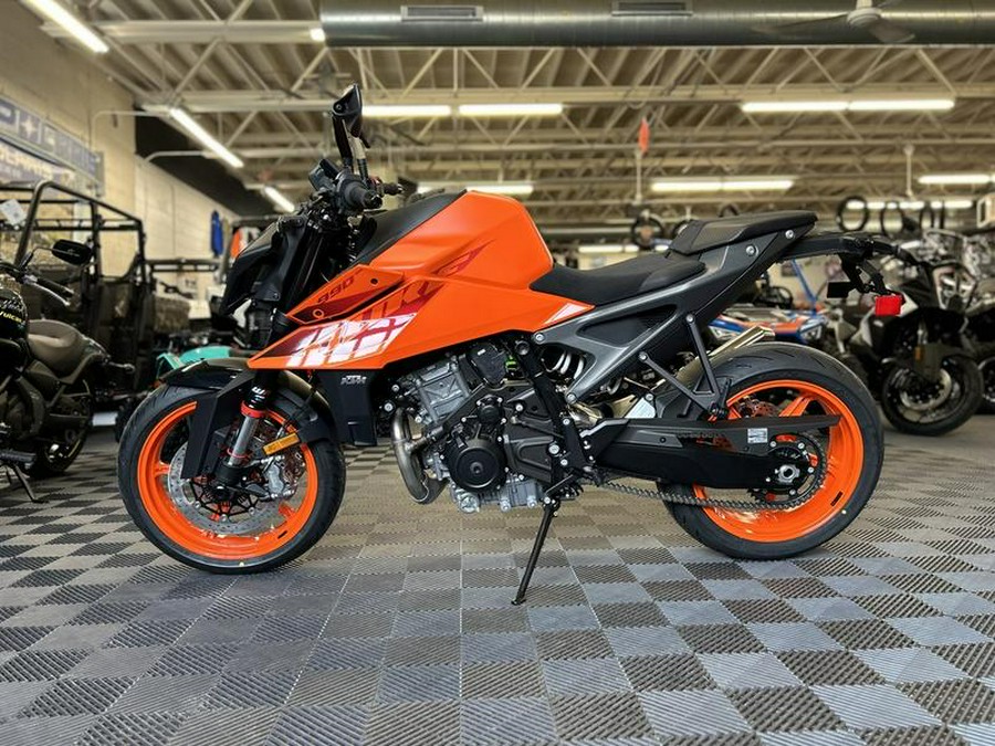 2024 KTM 990 Duke