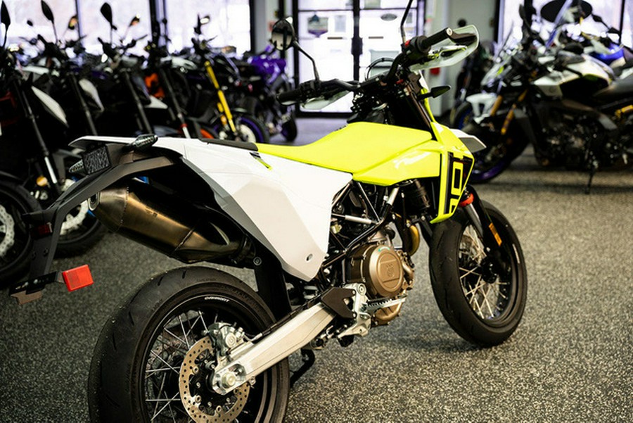 2026 Husqvarna Supermoto 701