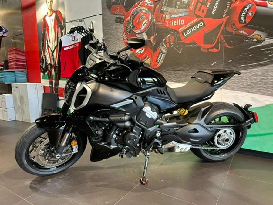 2023 Ducati Diavel V4 Thrilling Black