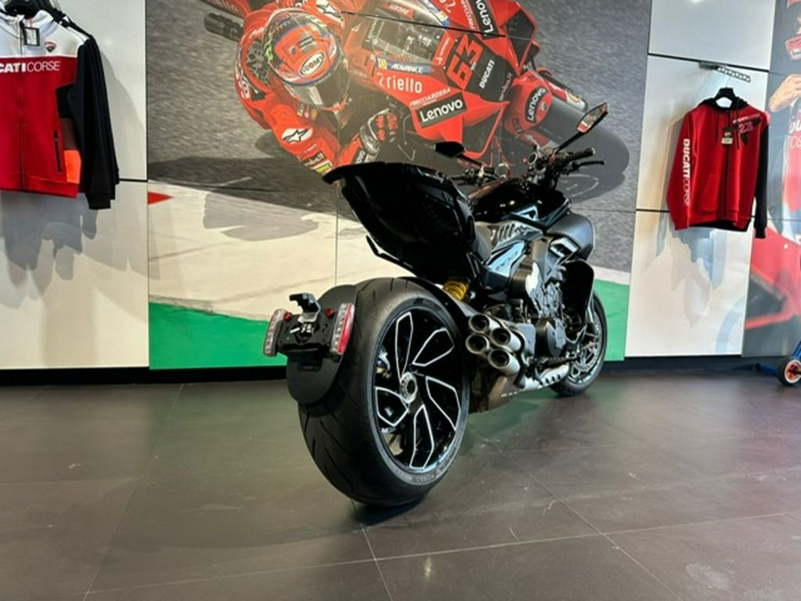 2023 Ducati Diavel V4 Thrilling Black