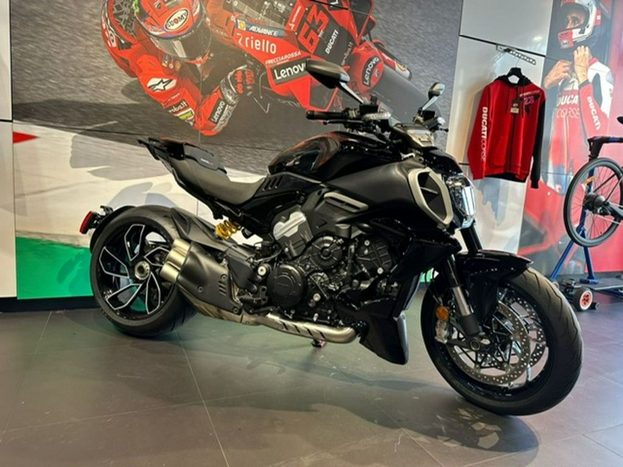 2023 Ducati Diavel V4 Thrilling Black