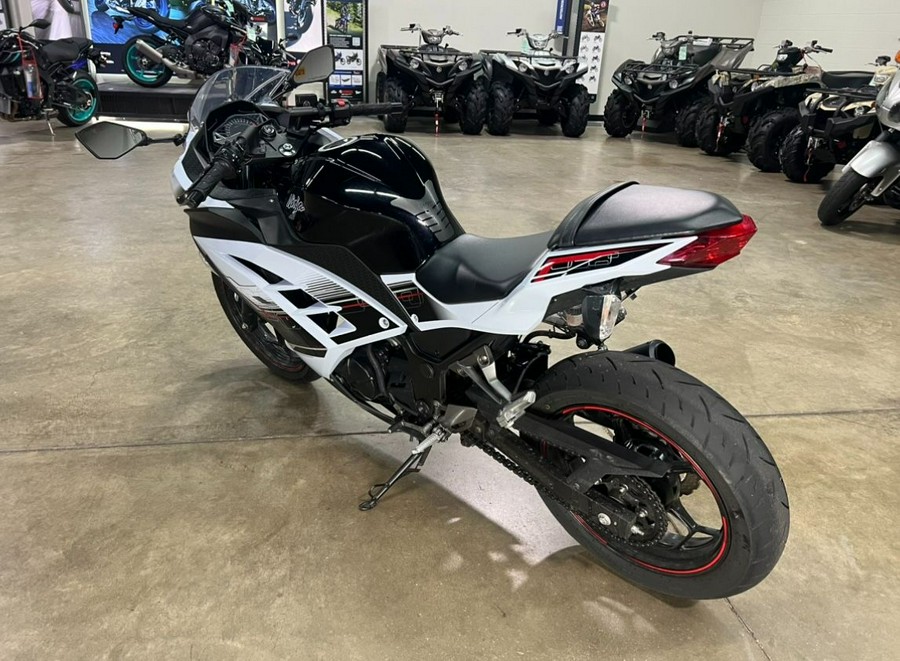 2014 Kawasaki Ninja® 300 SE