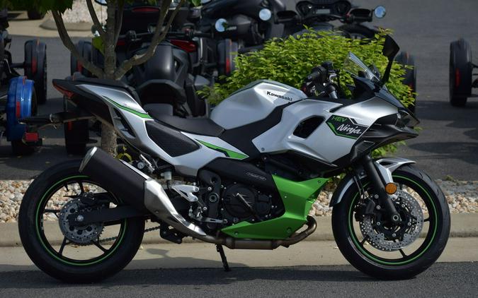 2024 Kawasaki Ninja 7 Hybrid First Look [12 Fast Facts; 40 Pics]