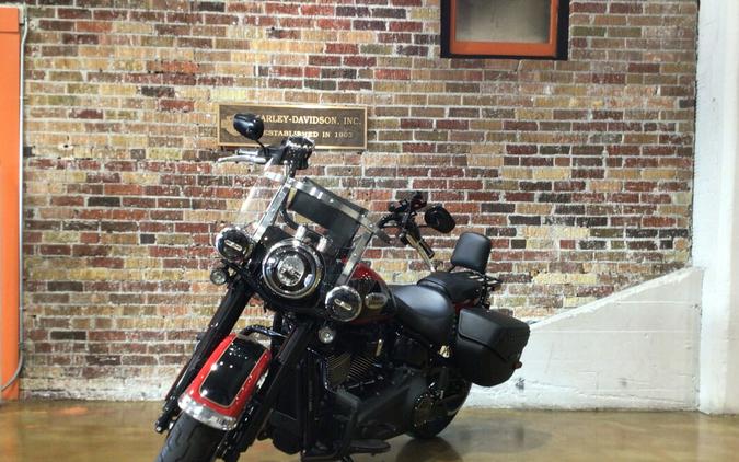 2022 Harley-Davidson Heritage Classic 114 Redline Red/Vivid Black (Black Finish w/Laced Wheels)