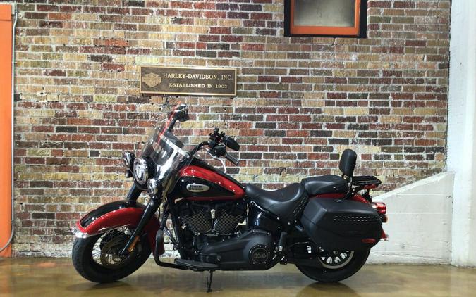 2022 Harley-Davidson Heritage Classic 114 Redline Red/Vivid Black (Black Finish w/Laced Wheels)