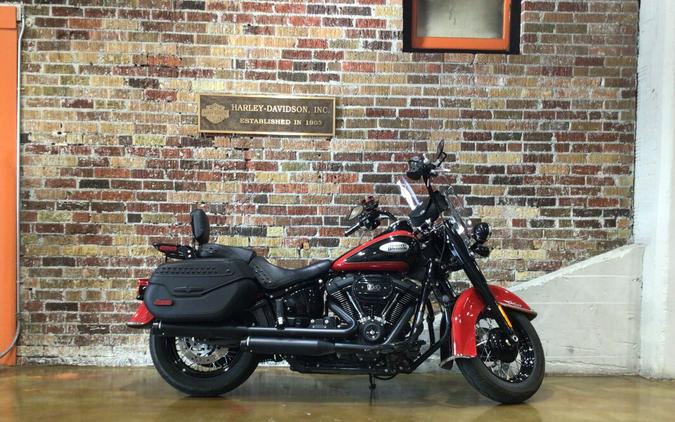 2022 Harley-Davidson Heritage Classic 114 Redline Red/Vivid Black (Black Finish w/Laced Wheels)