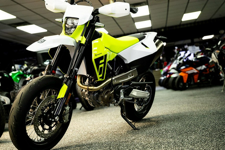 2026 Husqvarna Supermoto 701