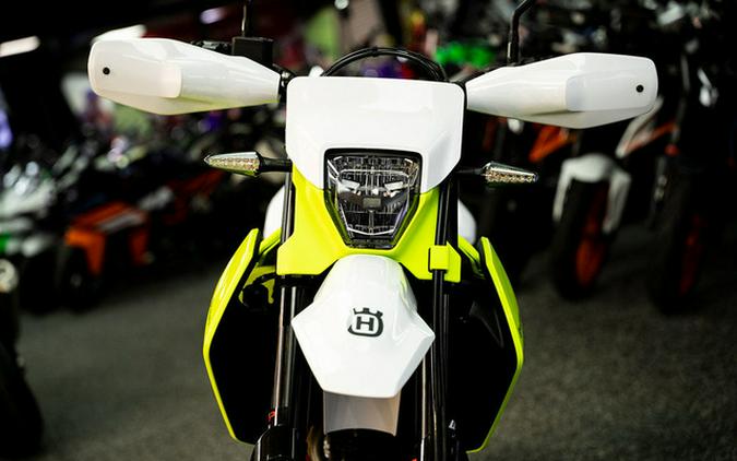 2026 Husqvarna Supermoto 701