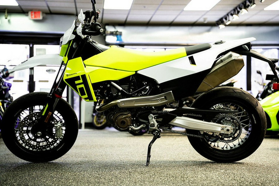 2026 Husqvarna Supermoto 701