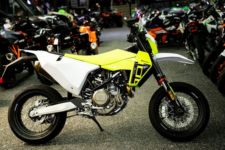 2026 Husqvarna Supermoto 701