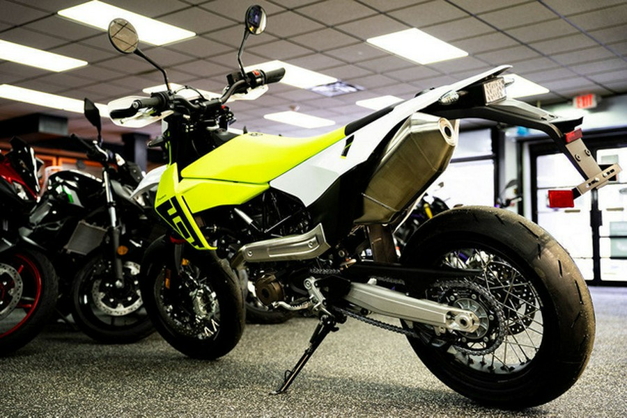 2026 Husqvarna Supermoto 701