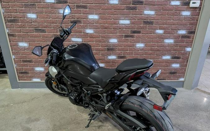 2025 Kawasaki Z900 ABS Metallic Spark Black/Metallic Carbon Gray