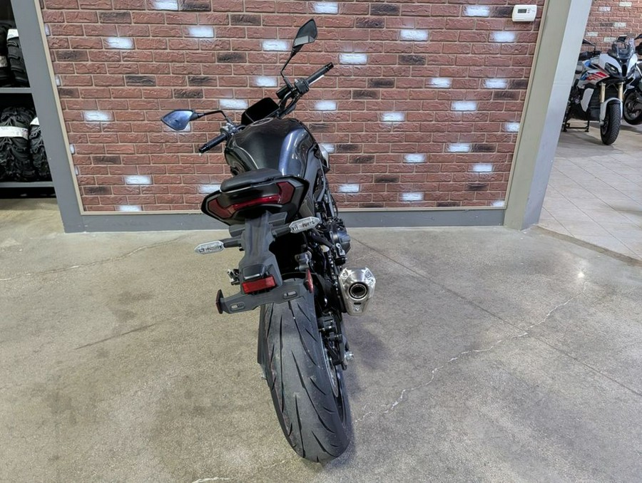 2025 Kawasaki Z900 ABS Metallic Spark Black/Metallic Carbon Gray