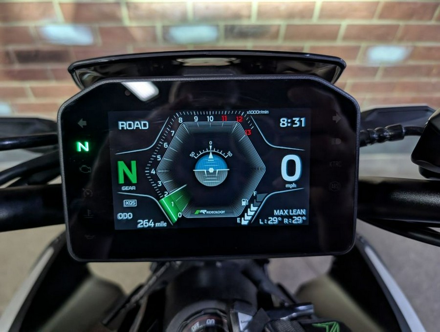 2025 Kawasaki Z900 ABS Metallic Spark Black/Metallic Carbon Gray