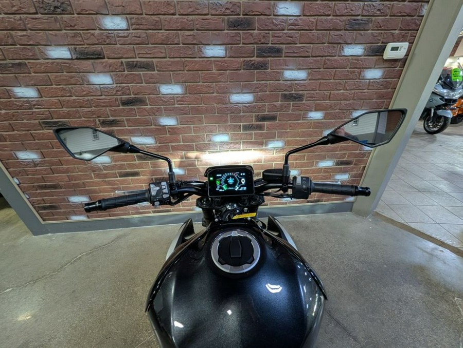 2025 Kawasaki Z900 ABS Metallic Spark Black/Metallic Carbon Gray