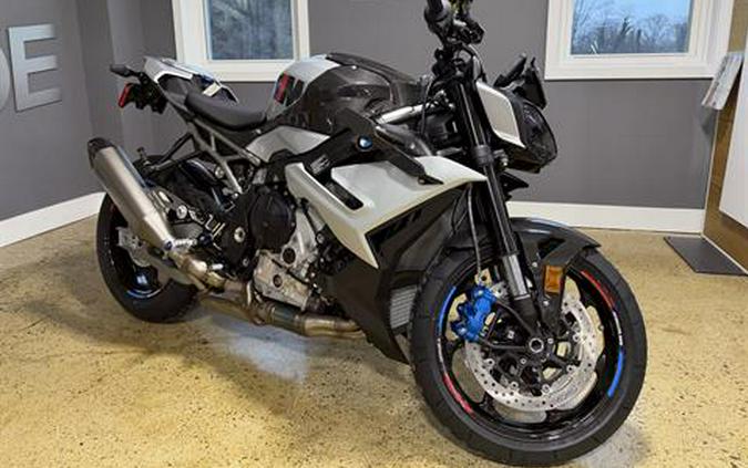 2026 BMW M 1000 R