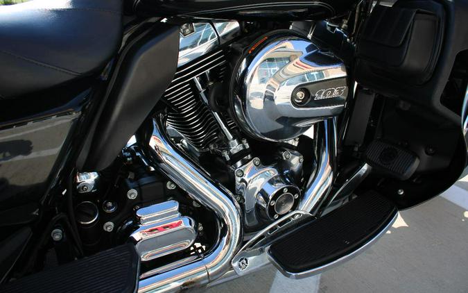 2016 Harley-Davidson Tri Glide Ultra FLHTCUTG - $24,999.00