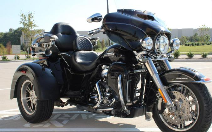 2016 Harley-Davidson Tri Glide Ultra FLHTCUTG - $24,999.00