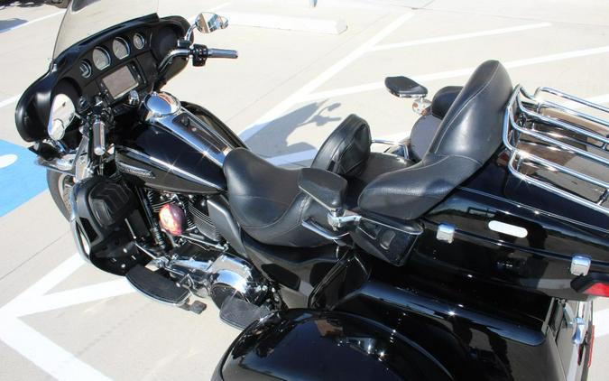 2016 Harley-Davidson Tri Glide Ultra FLHTCUTG - $24,999.00