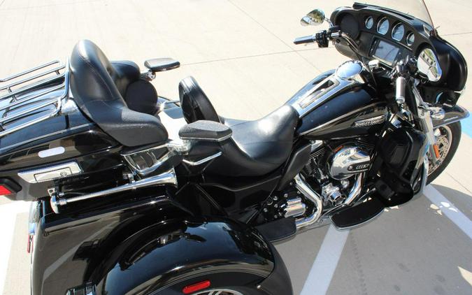 2016 Harley-Davidson Tri Glide Ultra FLHTCUTG - $24,999.00