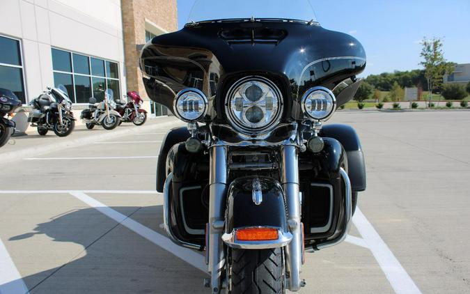 2016 Harley-Davidson Tri Glide Ultra FLHTCUTG - $24,999.00