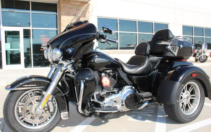 2016 Harley-Davidson Tri Glide Ultra FLHTCUTG - $24,999.00