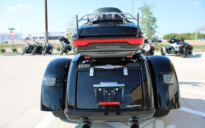 2016 Harley-Davidson Tri Glide Ultra FLHTCUTG - $24,999.00