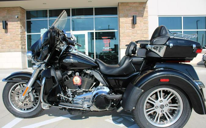 2016 Harley-Davidson Tri Glide Ultra FLHTCUTG - $24,999.00